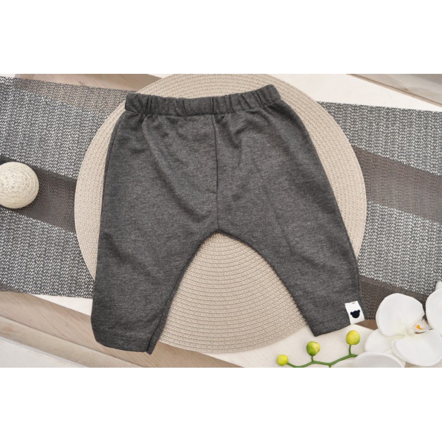 Granatowy bezrękawnik z bluzką i spodniami r. 6-18msc