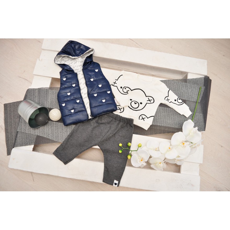 Granatowy bezrękawnik z bluzką i spodniami r. 6-18msc