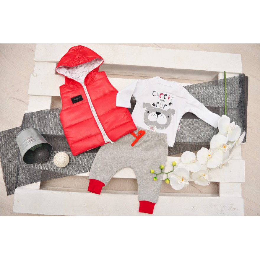 Czerwony bezrękawnik z bluzką i spodniami r. 6-18msc