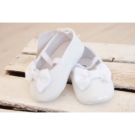 Białe pantofelki NIECHODKI z kokardą BUCIKI lakierowane