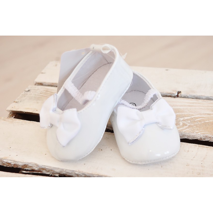 Białe pantofelki NIECHODKI z kokardą BUCIKI lakierowane