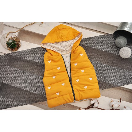 Musztardowy bezrękawnik MIŚ z bluzką i spodniami