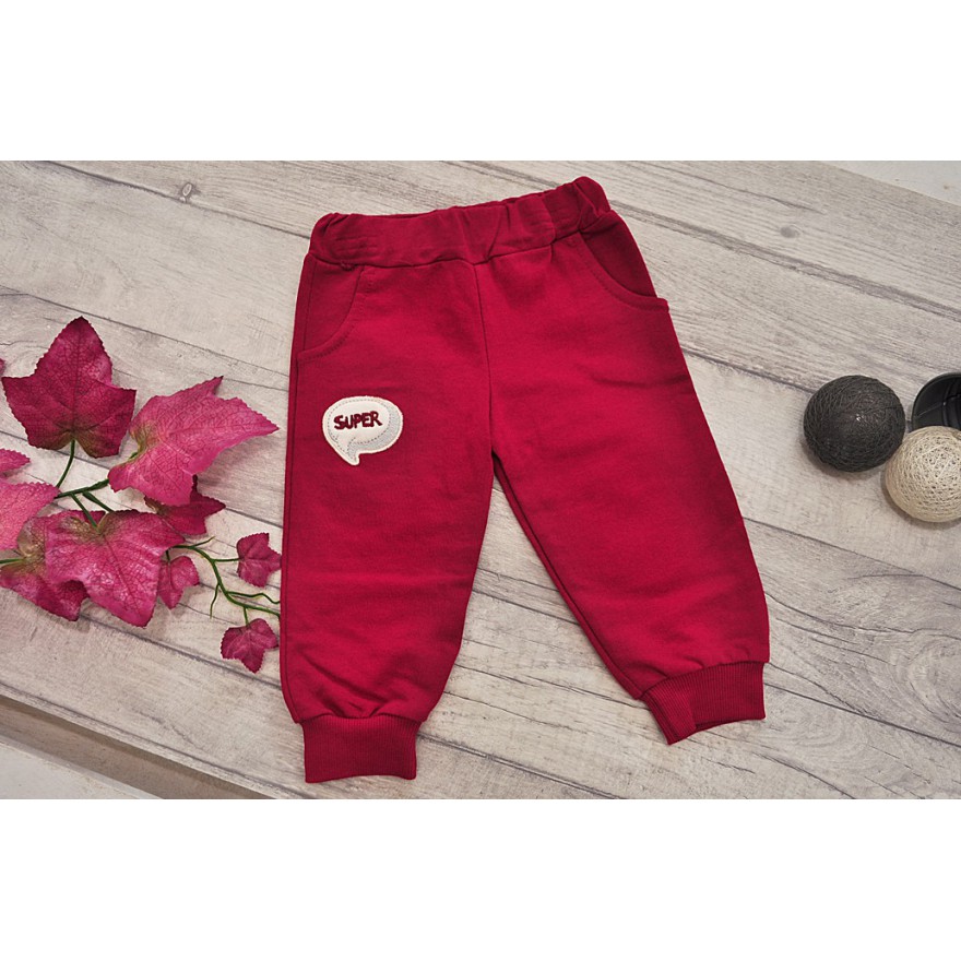 Czarny bezrękawnik z bluzą i spodniami