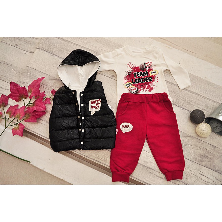 Czarny bezrękawnik z bluzą i spodniami