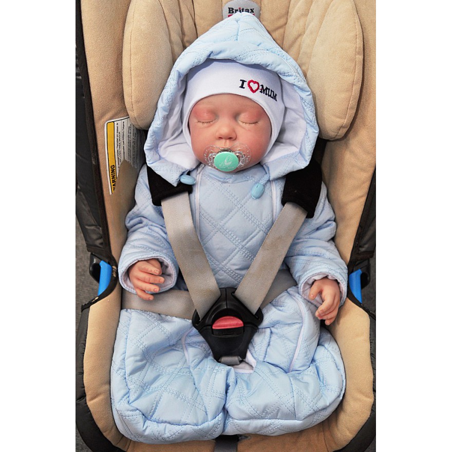 Niebieski kombinezon śpiwór pikowany do wózka fotelika