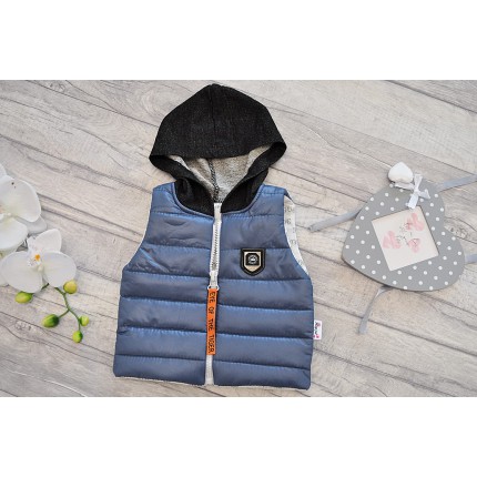 Ciemno niebieski bezrękawnik z bluzką TYGRYS i grafitowymi spodniami