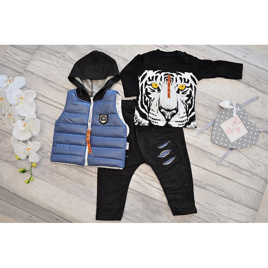 Ciemno niebieski bezrękawnik z bluzką TYGRYS i grafitowymi spodniami