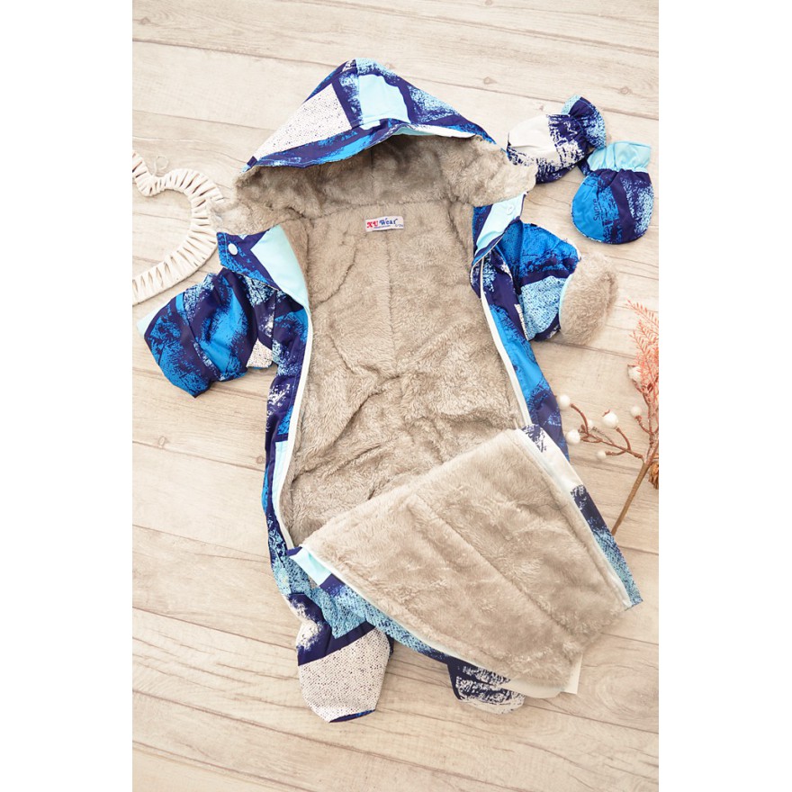 Jednoczęściowy KOMBINEZON na futerku ZIMA wzór z niebieskim