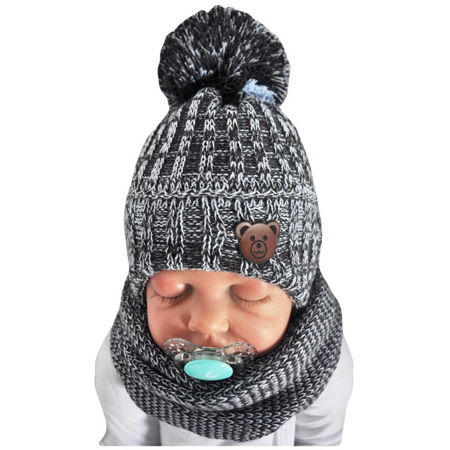 Grafitowy komplet zimowy ŁUKASZ czapka + komin, emblemat MIŚ