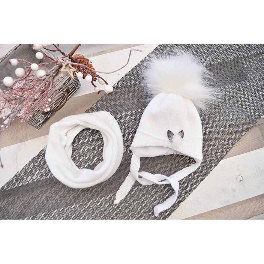 Biały komplet zimowy PUCHATY POMPON czapka + komin, emblemat króliczek