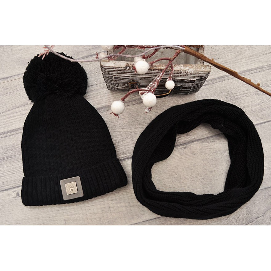 Czarny komplet zimowy KORNEL czapka + komin emblemat z koroną