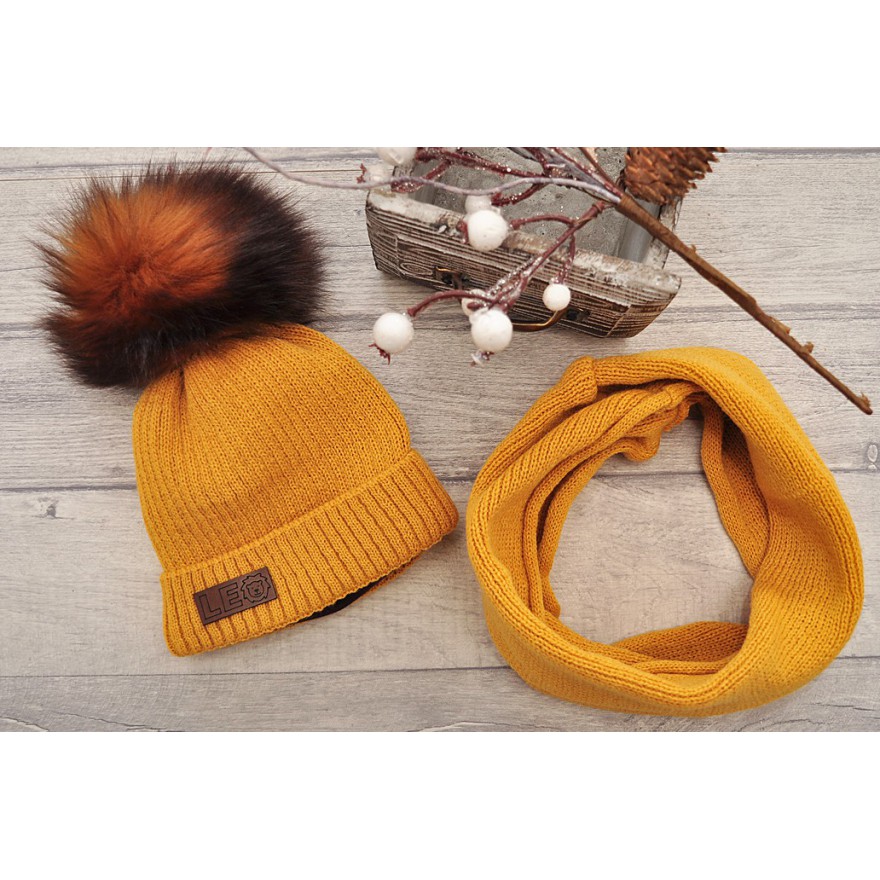 Musztardowy komplet zimowy LEO czapka + komin emblemat z lwem