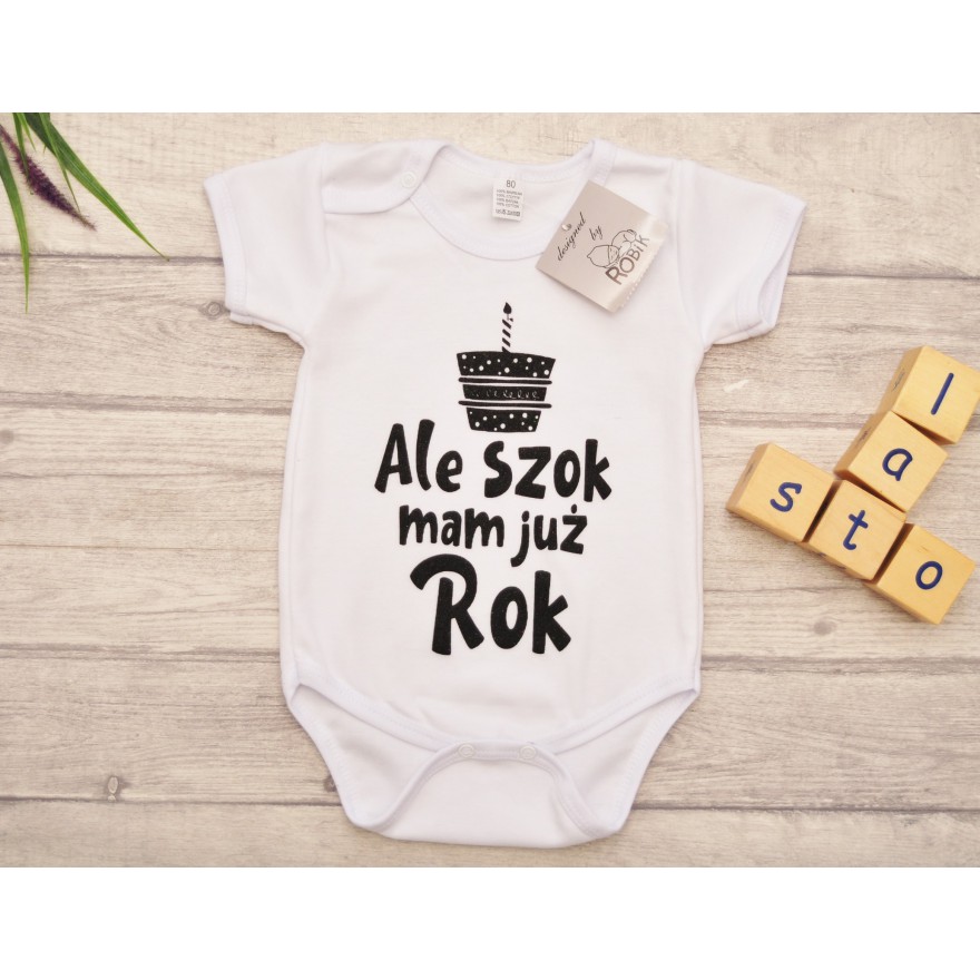 Białe BODY ALE SZOK MAM JUŻ ROK krótki rękaw BROKAT body na roczek