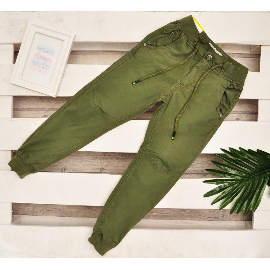 Zielone spodnie chłopięce ze ściągaczem joggery wiosna jesień