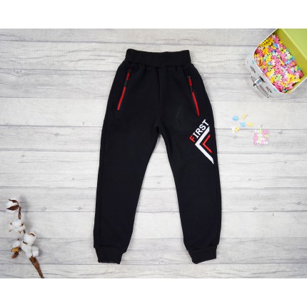 Czarne SPODNIE ocieplane FIRST chłopięce spodenki dresowe