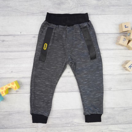 Czarno-białe SPODNIE ocieplane żółta klamra spodenki dresowe