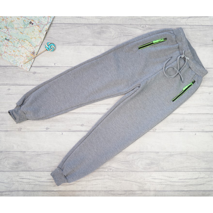 Szare SPODNIE zielony suwak ocieplane dresowe chłopięce