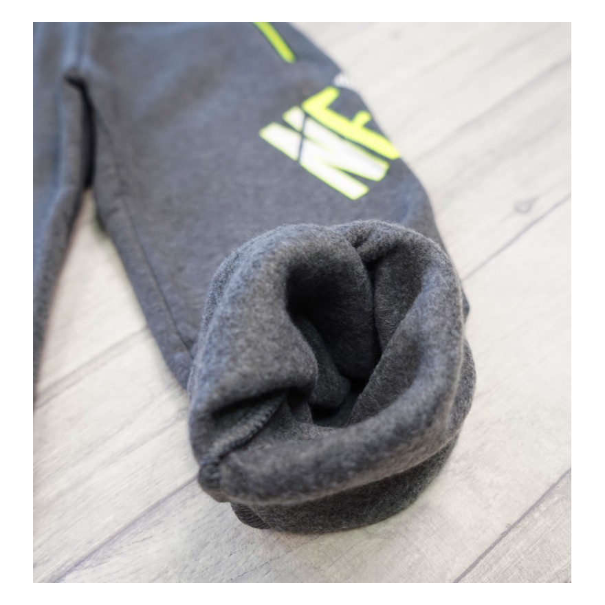 Szare SPODNIE ocieplane NEVER chłopięce spodenki dresowe