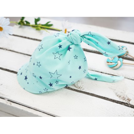 Miętowa czapka CHUSTA w gwiazdki z daszkiem wiązana LATO