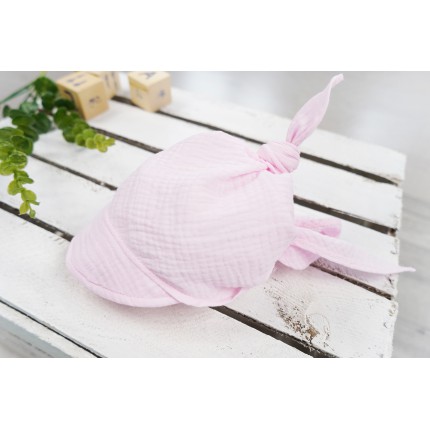 Czapka CHUSTA muślinowa jasny róż z daszkiem wiązana LATO
