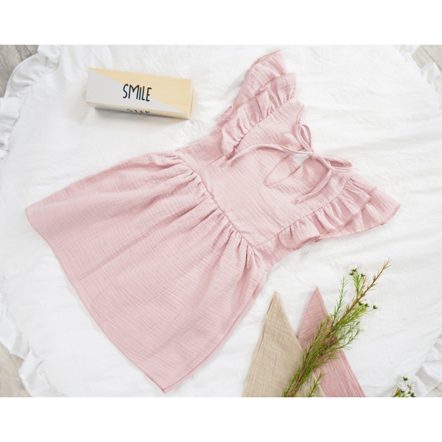 Różowa SUKIENKA MUŚLINOWA krótki rękaw z falbanką