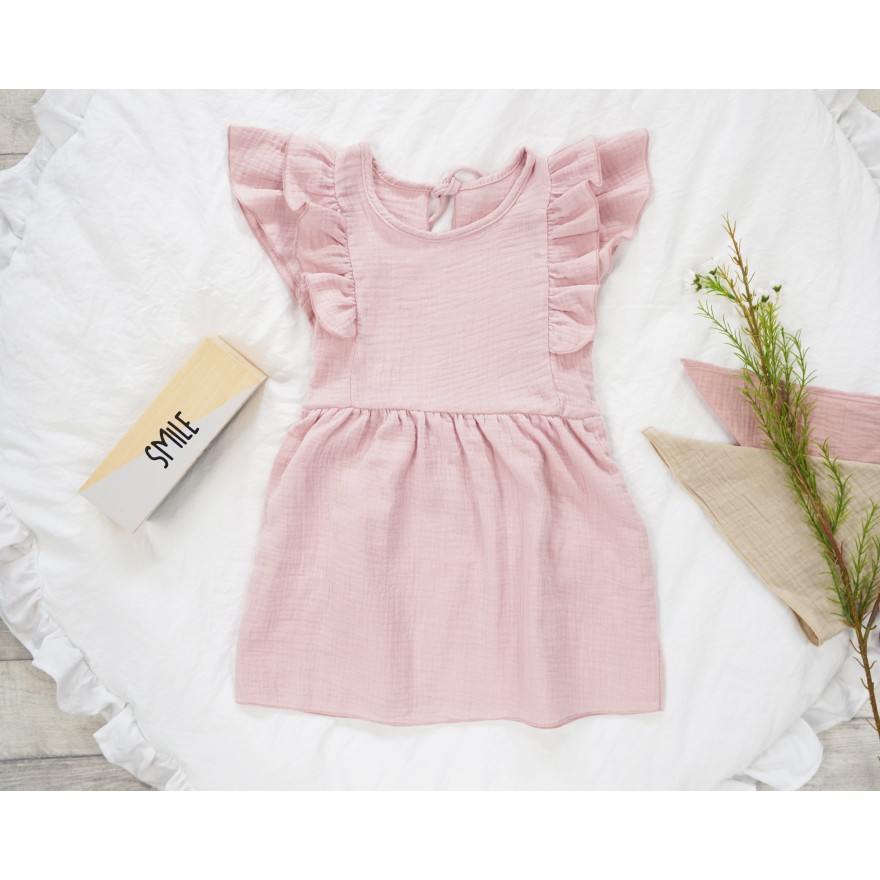 Różowa SUKIENKA MUŚLINOWA krótki rękaw z falbanką