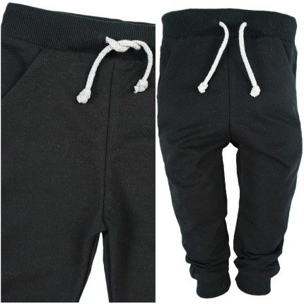 Czarne spodnie dresowe wiązane wiosna jesień
