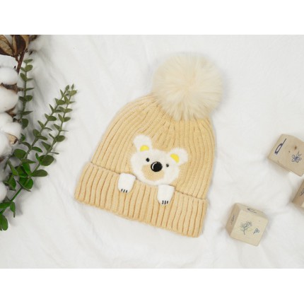 Beżowa czapka MIŚ z pomponem