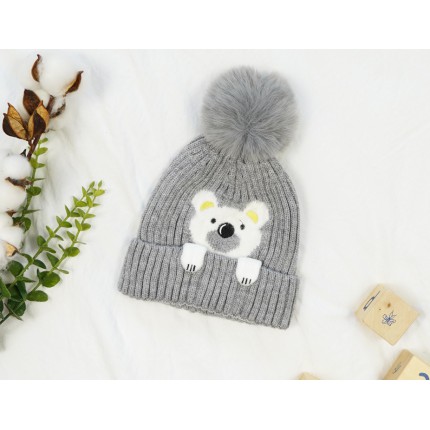 Szara czapka MIŚ z pomponem