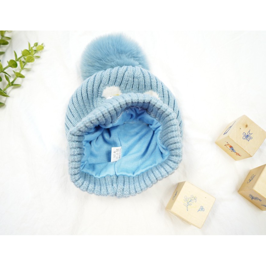 Niebieska czapka MIŚ z pomponem