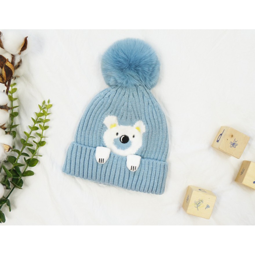 Niebieska czapka MIŚ z pomponem