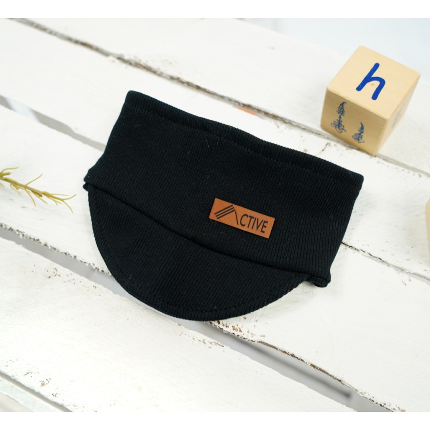 Czarna OPASKA z daszkiem dziecięca w prążki ACTIVE