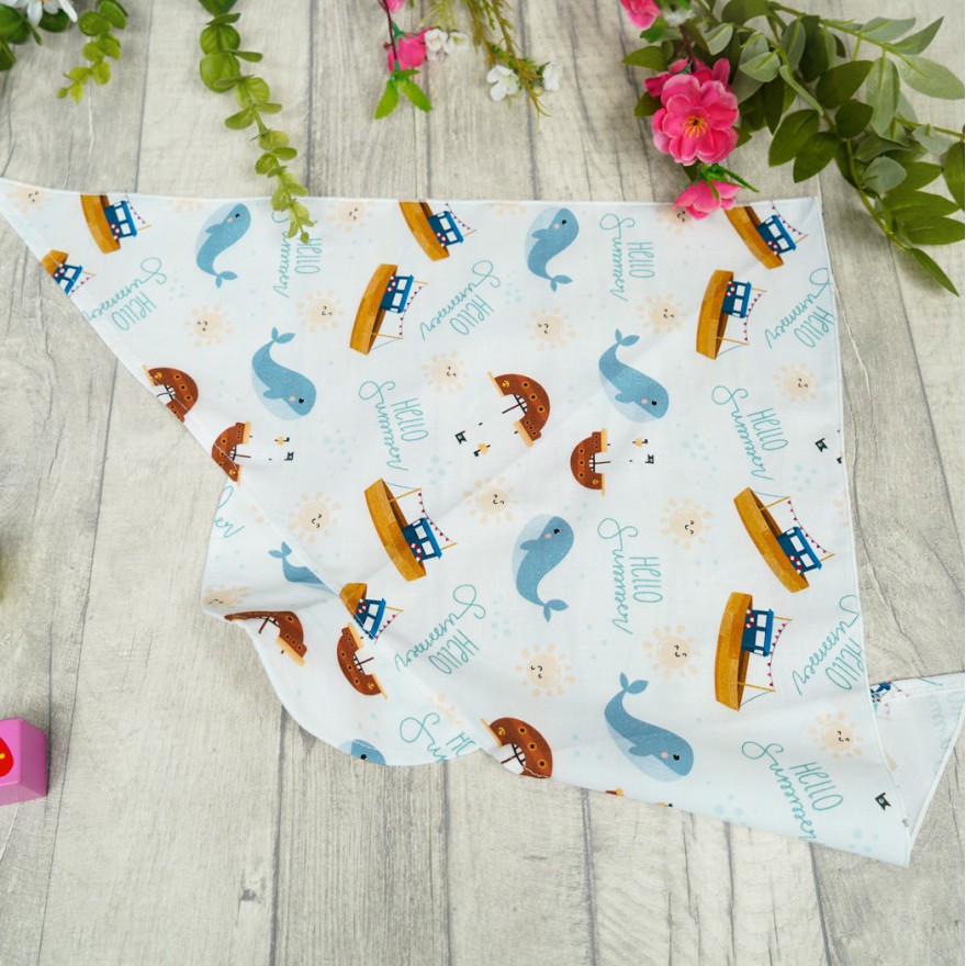 Biała czapka CHUSTA Hello Summer z daszkiem wiązana LATO