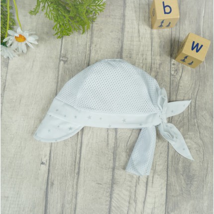 CZAPKA wiązana biała GWIAZDKI z daszkiem na kark przeciw poceniu głowy