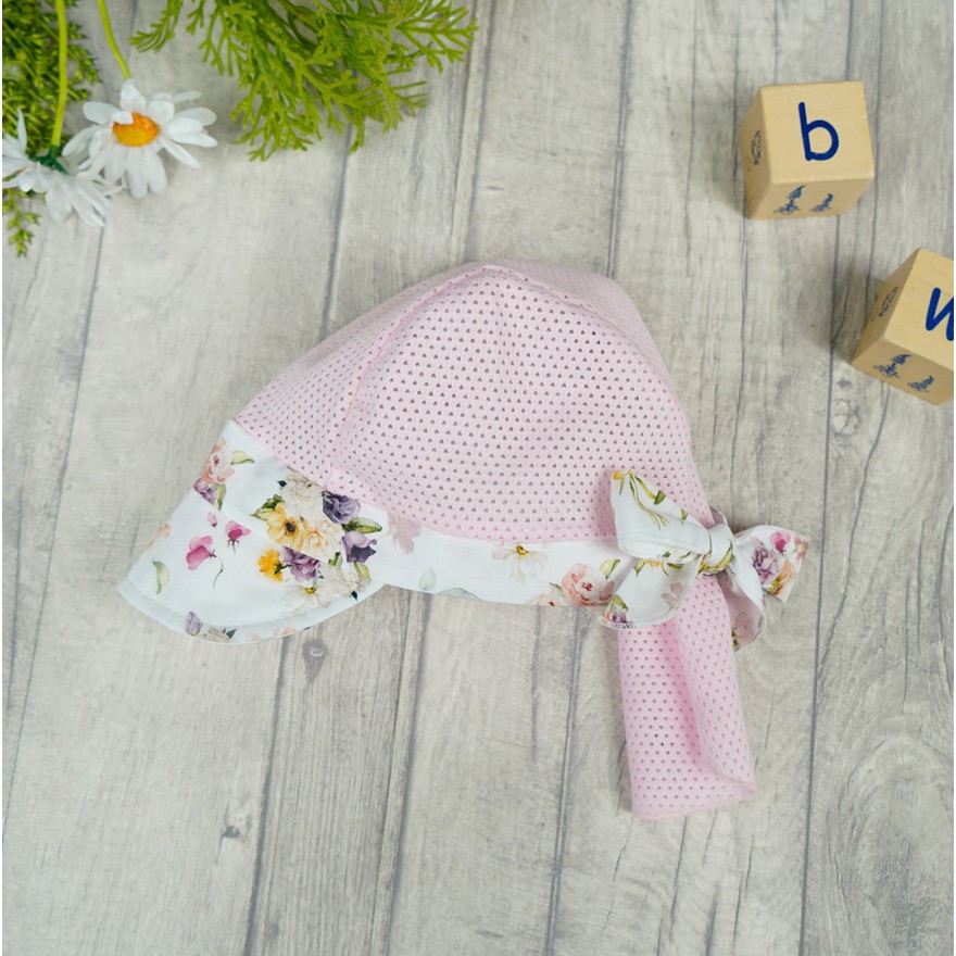 CZAPKA wiązana różowa w kwiaty z daszkiem na kark przeciw poceniu głowy