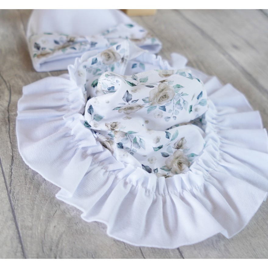 Biały komplet CZAPKA + APASZKA z kokardką falbanką w kwiaty Maja wyprzedaż