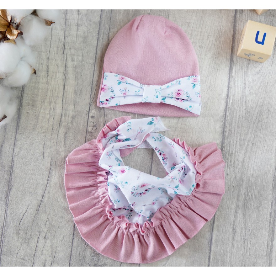 Różowy komplet CZAPKA + APASZKA z kokardką falbanką w kwiaty Maja wyprzedaż