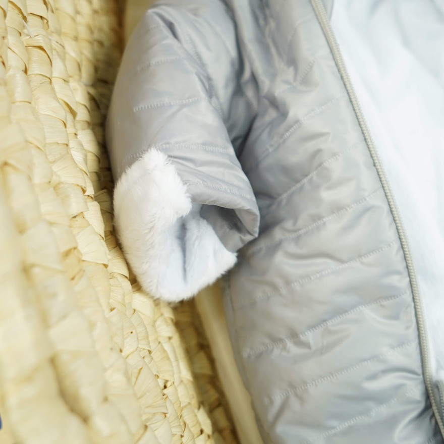 Szary KOMBINEZON pikowany na futerku 2 suwaki osłonki na rączki