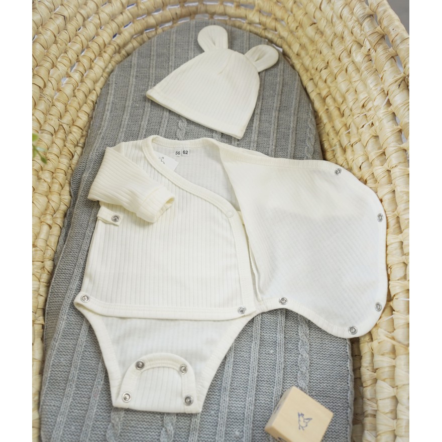 Ecru komplet niemowlęcy rosnący z regulacją wielkości w prążek body spodnie czapka wyprawka