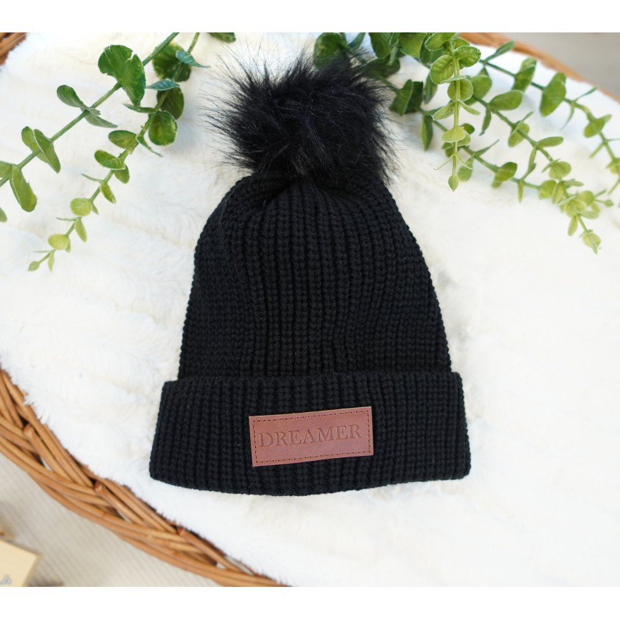 Czarna CZAPKA dziecięca z pomponem dreamer