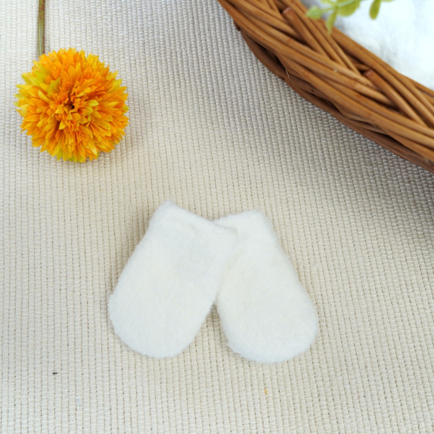 Białe RĘKAWICZKI ŁAPKI OCIEPLANE na futerku 10cm