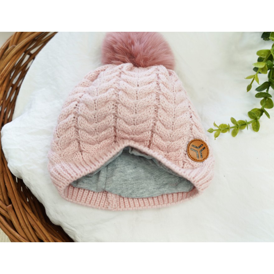 Różowa CZAPKA dziewczęca w warkocze z pomponem