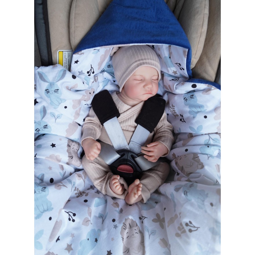 Niebieski otulacz niemowlęcy kocyk rożek z kapturkiem do wózka fotelika nosidełka wiosenno- letni wyprawka