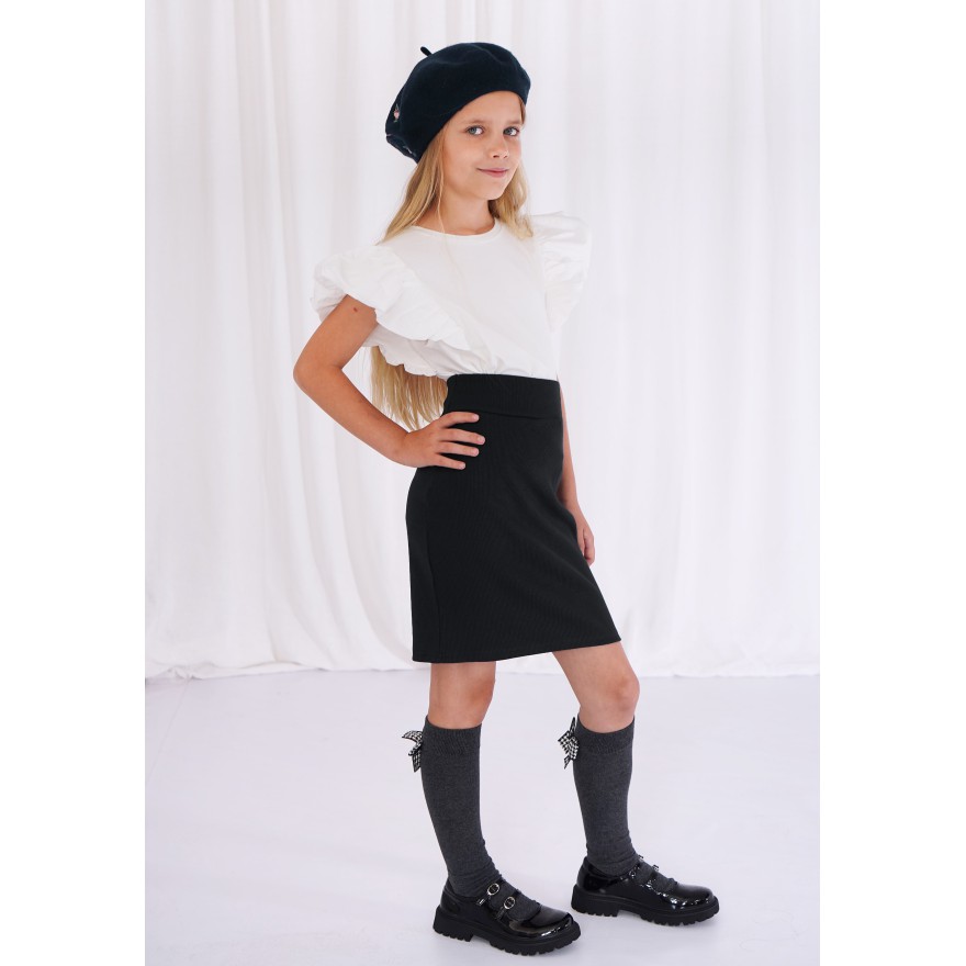 Czarna spódnica z prążka galowa do szkoły dopasowana ołówkowa z wyciąganą gumką