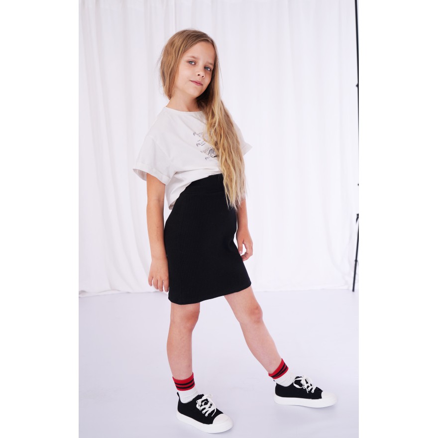 Czarna spódnica z prążka galowa do szkoły dopasowana ołówkowa z wyciąganą gumką