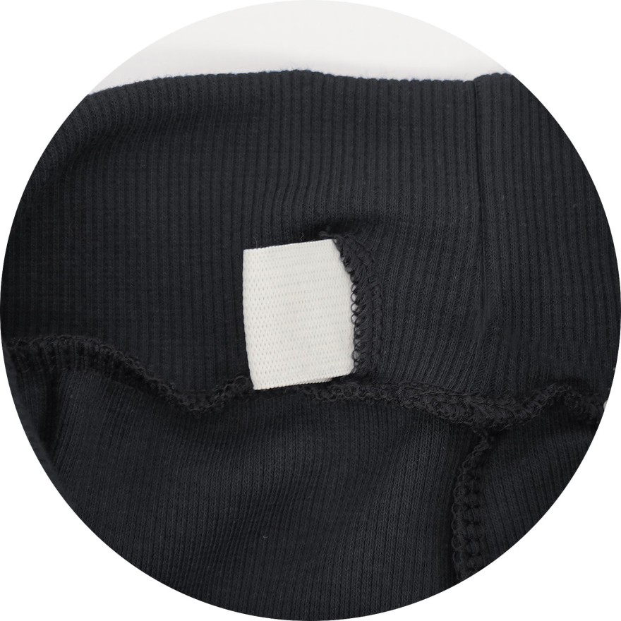 Czarna spódnica z prążka galowa do szkoły dopasowana ołówkowa z wyciąganą gumką