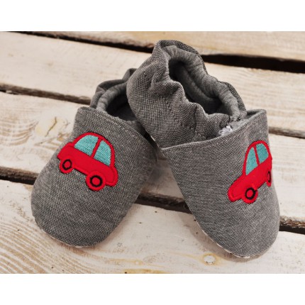 Antypoślizgowe kapcie niemowlęce szare z autkiem