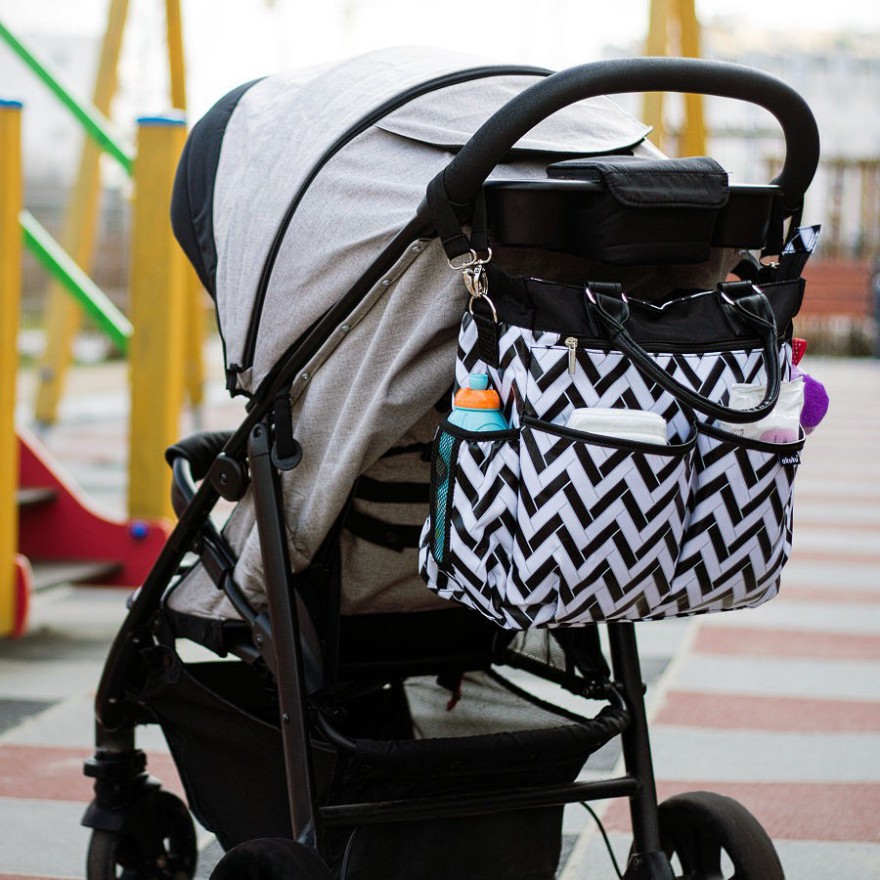 Torba dla Mamy + mata czarno biała do wózka AKUKU