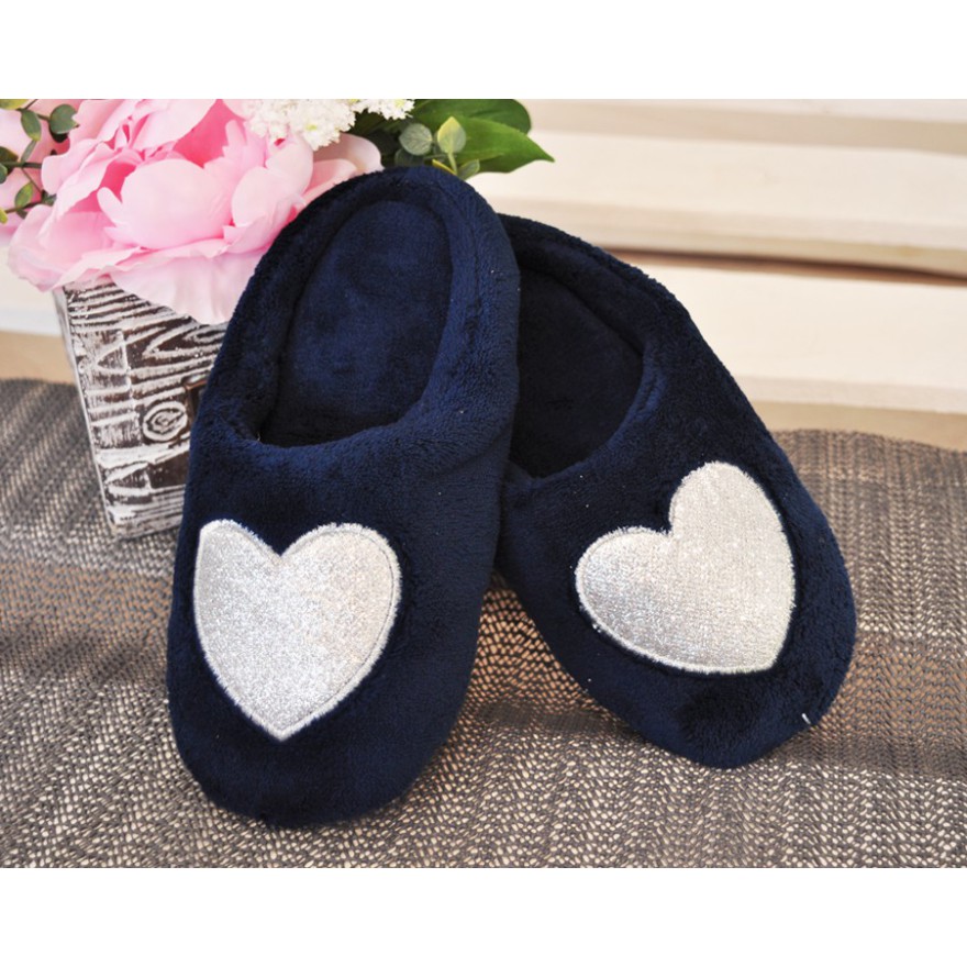 Kapcie BROKATOWE SERCE ciepłe ciapy klapki granatowe